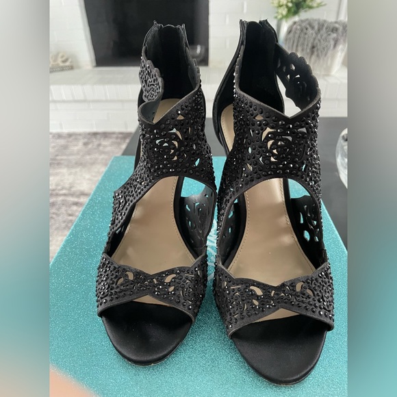 Worn twice black dressy heels - Picture 2 of 4